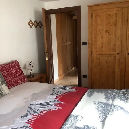 Saint-jacques Des Allemands Apartment *